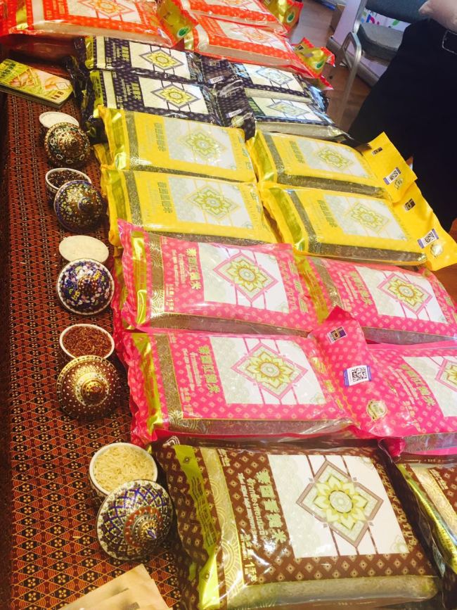 Different kinds of rice from Thailand are presented during the event. [Photo: from China Plus]