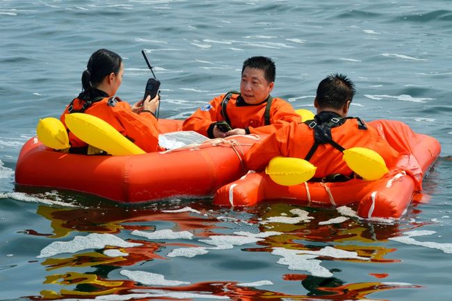 The 17-day joint program was the first time Chinese astronauts have conducted survival training at sea. [Photo：mod.gov.cn]