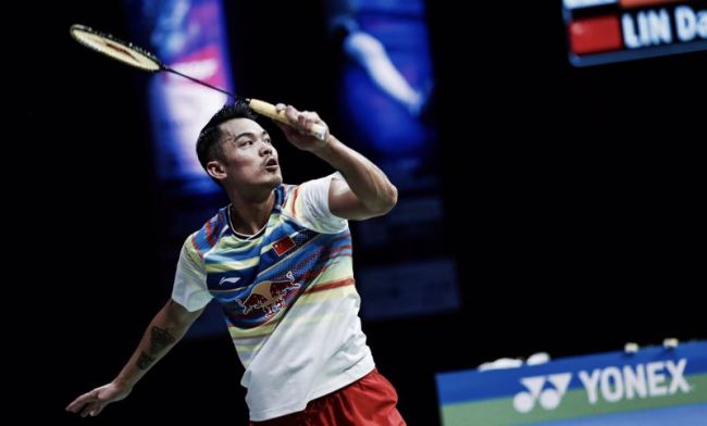 Lin Dan of China competes during the men's singles semifinal match against top-seeded Son Wan Ho of South Korea at BWF Badminton World Championships 2017 in Glasgow, Britain, on Saturday, August 26, 2017. [Photo: China Plus/Li Jin]