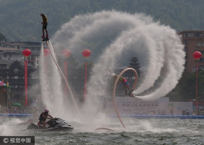 中国内陆河水上运动会开赛 Water sport competition kicked off