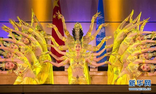 残疾人在日内瓦表演《千手观音》 Thousand Hands Guan Yin in dance performed by deaf-mute
