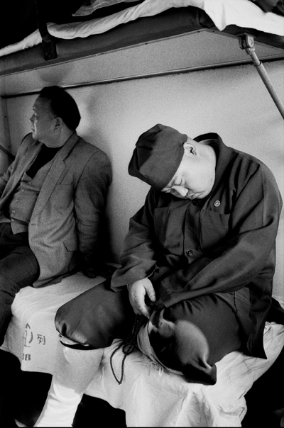 The photo shows a monk dozing off.[Photo:Courtesy of Wang Fuchun and provided by Hinabook]