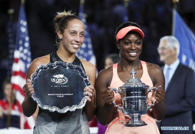 Sloane Stephens (R) and Madison Keys of the United States pose for a photo during awarding ceremony after their women's singles final match at the 2017 US Open in New York, the United States, Sept. 9, 2017. Madison Keys lost 0-2. [Photo: Xinhua/Qin Lang]