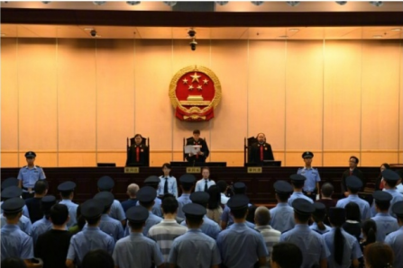 Twenty-six executives of a Chinese online peer-to-peer lender are handed jail terms ranging from three years to life imprisonment for cheating the public out of large amounts of money. [Photo: sina.com.cn]