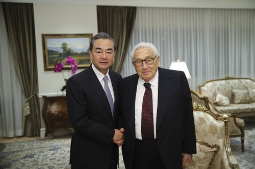 Chinese Foreign Minister Wang Yi meets with former U.S. Secretary of State Henry Kissinger over China-U.S. relations in New York on Monday. [Photo: fmprc.gov.cn]
