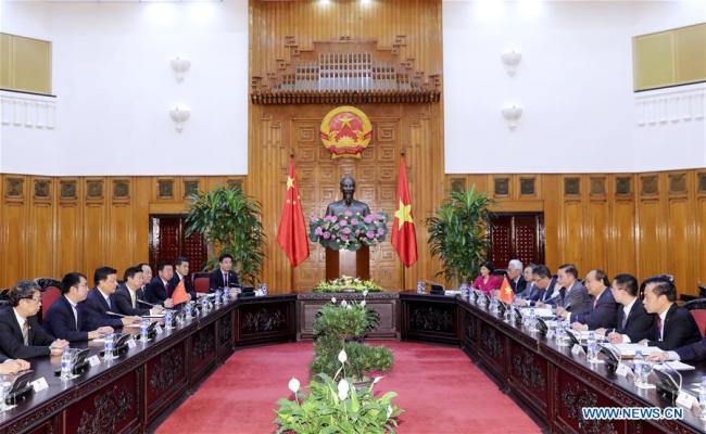 Liu Yunshan (3rd L), a member of the Standing Committee of the Political Bureau of the Communist Party of China Central Committee, meets with Vietnamese Prime Minister Nguyen Xuan Phuc (3rd R) in Hanoi, Vietnam, Sept. 19, 2017. [Photo: Xinhua] 