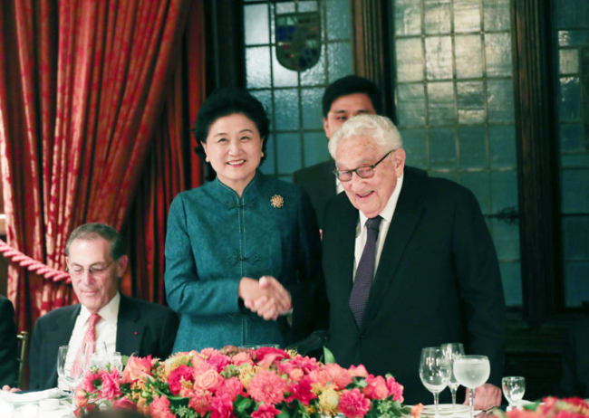 Chinese Vice Premier Liu Yandong meets former US Secretary of State Henry Kissinger at a banquet held in New York on September 25, 2017. [Photo: Xinhua]