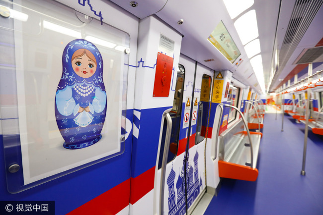 The Russian carriage shows off the country's ballet and matryoshka dolls. [Photo: VCG]