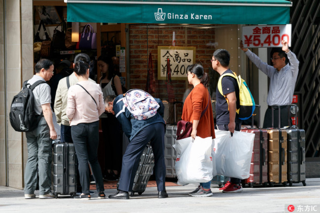 Chinese tourists shopping in Ginza shopping district during the China National Day holiday on October 5, 2017, Tokyo, Japan. The Tokyo Metropolitan Government recently released the results of a survey conducted among foreign visitors to the capital revealing a drop in the average spend per visitor over the last fiscal year. Despite the drop, the survey still placed Chinese tourists as the biggest spenders in Tokyo with an average spend of 203,816 yen per visitor. [Photo: dfic.cn/Rodrigo Reyes Marin]