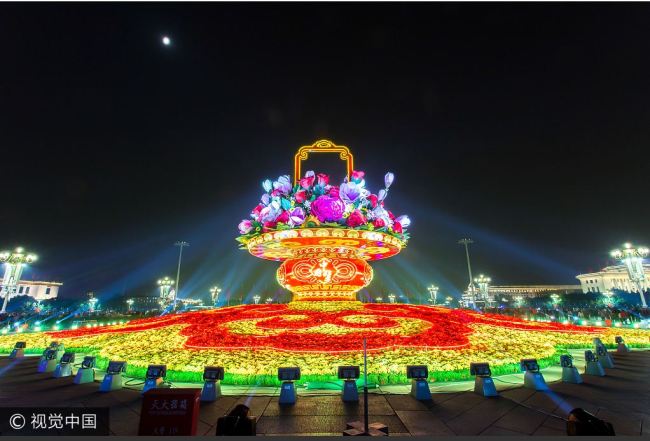 Giant flower baskets in the Tian'anmen Square to celebrate China's National Day holiday. [Photo: from VCG]