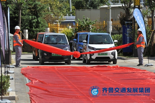 China's first photovoltaic road pilot zone has been completed in Jinan, capital city of Shandong province, September 29, 2017. [Photo: Qilu Transportation Development Group]