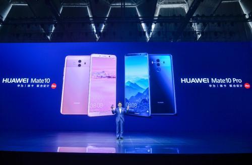 Yu Chengdong, CEO of Huawei Consumer Business Group, introduces the new Huawei Mate 10 and Mate 10 Pro phones during the official launch event for the Huawei Mate 10 smartphone series in Shanghai, October 20, 2017. [Photo: Chinanews.com]