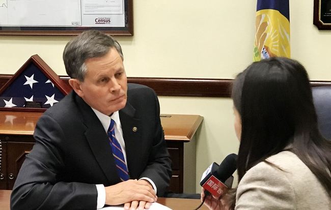 Steve Daines, US Senator from the State of Montana, talks to China Radio International on President Trump's upcoming visit to China and US-China relations in general. [Photo: China Plus/Lv Xiaohong]