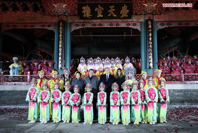 Chinese President Xi Jinping and his wife Peng Liyuan, and U.S. President Donald Trump and his wife Melania Trump pose for a photo with performers after watching a Peking Opera performance at the Palace Museum, or the Forbidden City, in Beijing, capital of China, Nov. 8, 2017. [Photo: Xinhua/Lan Hongguang]
