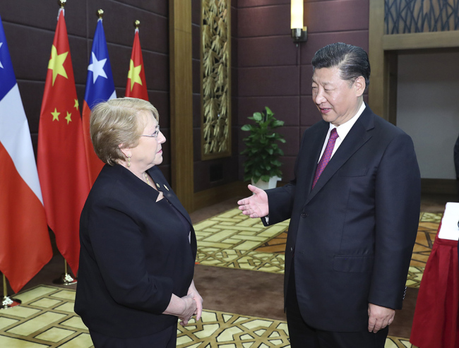 Chinese President Xi Jinping meets with Chilean President  Michelle Bachelet in Da Nang, Vietnam, on Saturday. [Photo: Xinhua/Ma Zhancheng]