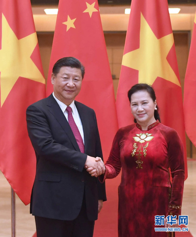 Chinese President Xi Jinping met with Nguyen Thi Kim Ngan, Chairwoman of the National Assembly of Vietnam. [Photo: Xinhua/Zhang Duo]
