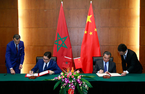 Chinese Foreign Minister Wang Yi (R2) and Moroccan Minister of Foreign Affairs and International Cooperation Nasser Bourita (L2) sign a Memorandum of Understanding (MOU) on joint construction of the Belt and Road in Beijing on Friday, November 17, 2017. [Photo: fmprc.gov.cn]