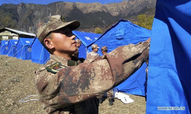 Soldiers put up tents in Zhibai Village in Paizhen Town of Mainling County under Nyingchi City, southwest China's Tibet Autonomous Region, Nov. 18, 2017. A 6.9-magnitude earthquake hit Nyingchi at 6:34 a.m. Saturday. [Photo: Xinhua]