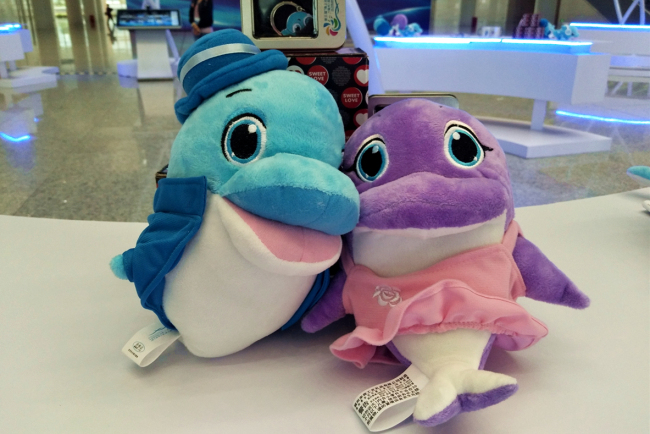 Cartoon dolphins named Momo and Lili are the mascots of the ongoing 3rd "Maritime Silk Road" (Fuzhou) International Tourism Festival. The festival kicked off in Fuzhou on November 19th, featuring more than 300 industry insiders from countries and regions along the Maritime Silk Road. [Photo: China Plus]