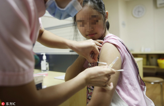 A citizen from Haikou, Hainan province receives the injection of HPV vaccine at a local hospital, August 18, 2017. [Photo: IC]