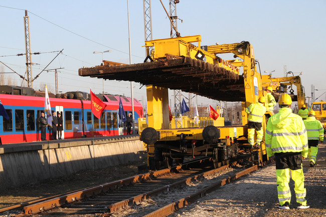 Chinese premier urges speedy construction of China-Europe land-sea ...