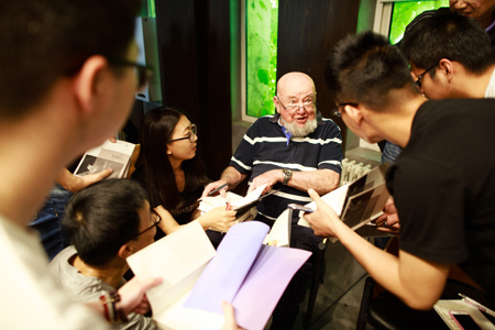 Thomas Keneally meets his Chinese readers during the 2017 Australian Writers Week. [Photo: Courtesy of Australian Embassy to China]