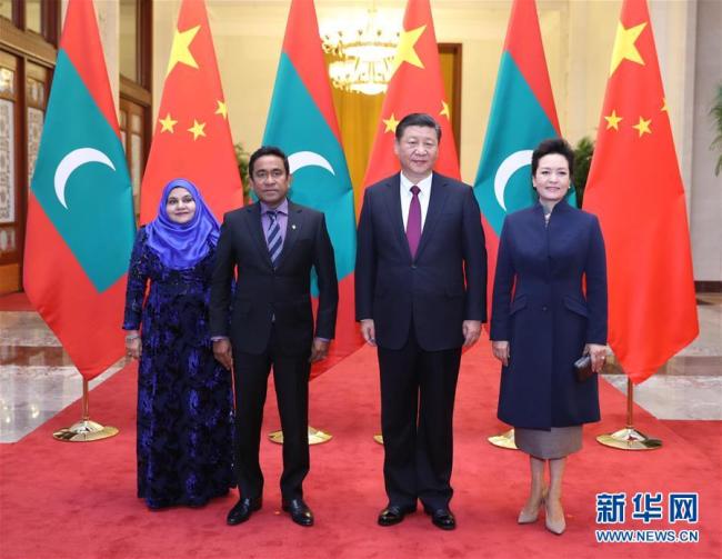 Chinese President Xi Jinping (2nd R) and his wife Peng Liyuan pose for a photo with Maldives President Abdulla Yameen Abdul Gayoom (2nd L) and his wife in Beijing, Dec. 7, 2017. [Photo: Xinhua]