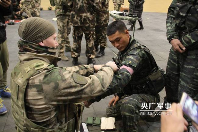 中俄举行联合反恐演练 China and Russia hold joint anti-terrorism training