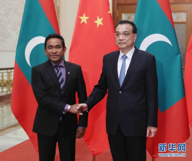 Chinese Premier Li Keqiang met with the Maldives President Abdulla Yameen Abdul Gayoom in Beijing Thursday. [Photo: Xinhua]