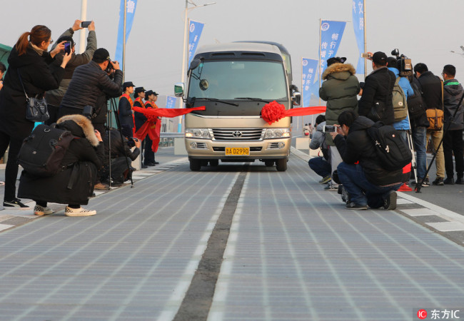 World’s first photovoltaic highway in Jinan, capital city of China’s Shandong Province, is officially put into use on December 28, 2017. [Photo: VCG]