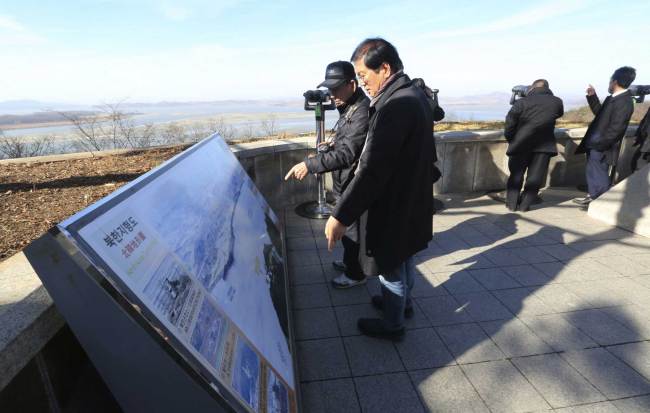 Visitors look at a map of North Korean towns at the unification observatory in Paju, South Korea, Wednesday, Nov. 29, 2017. [File photo: AP]