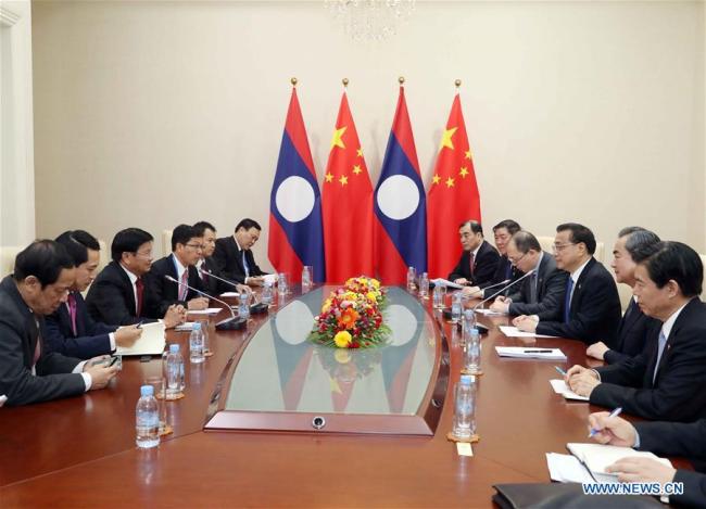 Chinese Premier Li Keqiang meets with Lao Prime Minister Thongloun Sisoulith in Phnom Penh, Cambodia, Jan. 10, 2018. [Photo:Xinhua]