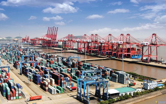 The view of the busy Ningbo-Zhoushan port in East China's Zhejiang Province. [Photo: portnbzs.com.cn]
