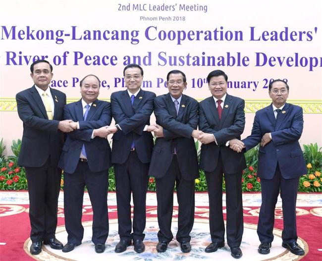 Chinese Premier Li Keqiang (3rd L) attends the second Lancang-Mekong Cooperation (LMC) leaders' meeting in Phnom Penh, Cambodia, Jan. 10, 2018. Cambodian Prime Minister Samdech Techo Hun Sen and Li Keqiang co-chaired the meeting, which also brought together Lao Prime Minister Thongloun Sisoulith, Thai Prime Minister Prayut Chan-o-cha, Vietnamese Prime Minister Nguyen Xuan Phuc and Myanmar Vice President U Myint Swe. [Photo: Xinhua/Zhang Duo]