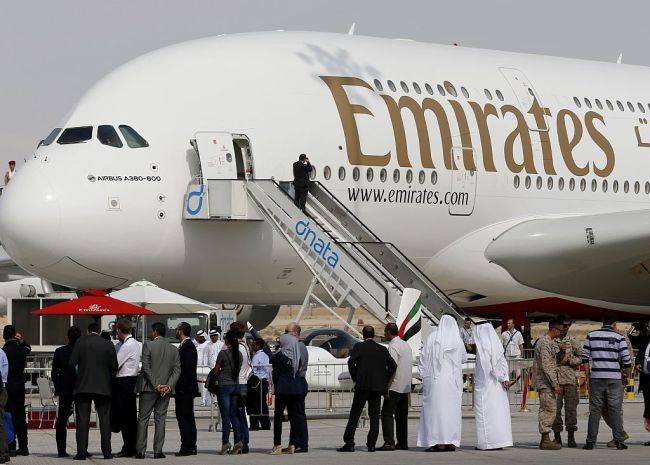 The photo shows an Emirates’ Airbus A380 on display at an airshow in Dubai, November 19, 2013. [Photo: VCG]