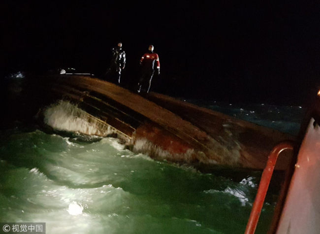 Rescue is underway after a Chinese fishing boat was found capsized off South Korea's west coast on Sunday, January 21, 2018. [Photo: VCG]