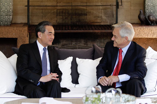 Chinese Foreign Minister Wang Yi meets with Chile's president-elect Sebastian Pinera in Chile's capital, Santiago, January 21, 2018. [Photo: fmprc.gov.cn]