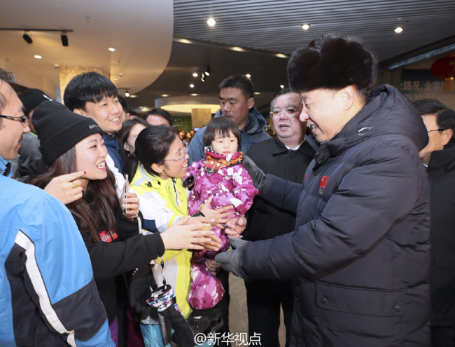 Chinese President Xi Jinping (right) talks to local people in Zhangjiakou, Hebei province, during a visit to check preparatory work for the 2022 Winter Olympics on January 23, 2018. [Photo: Xinhua] 