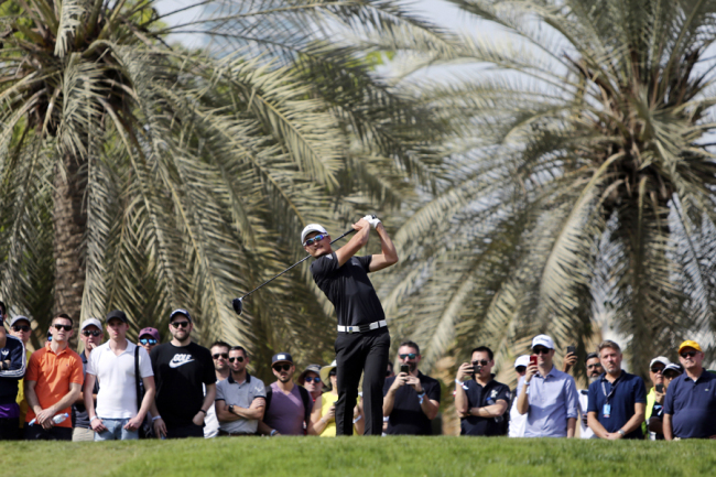 China's Li Haotong tees off on the 3rd hole during the third round of the Dubai Desert Classic golf tournament in Dubai, United Arab Emirates, Saturday, Jan. 27, 2018. [Photo: AP]