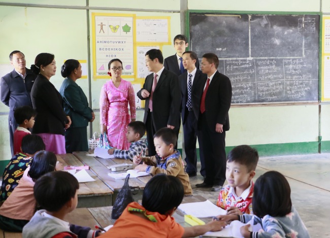 The Chinese working group visited a local primary school in Aye Chan Thar Village on Jan. 1st, 2018. [Photo: China Plus/Tu Yun]