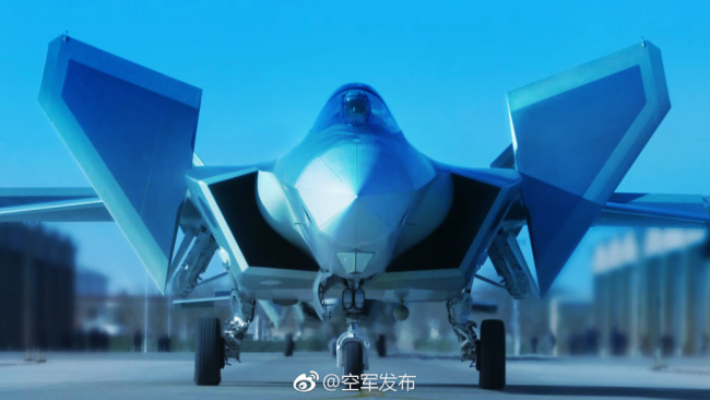 China's latest J-20 stealth fighter is commissioned into the air force's combat service. [File Photo: Weibo.com]