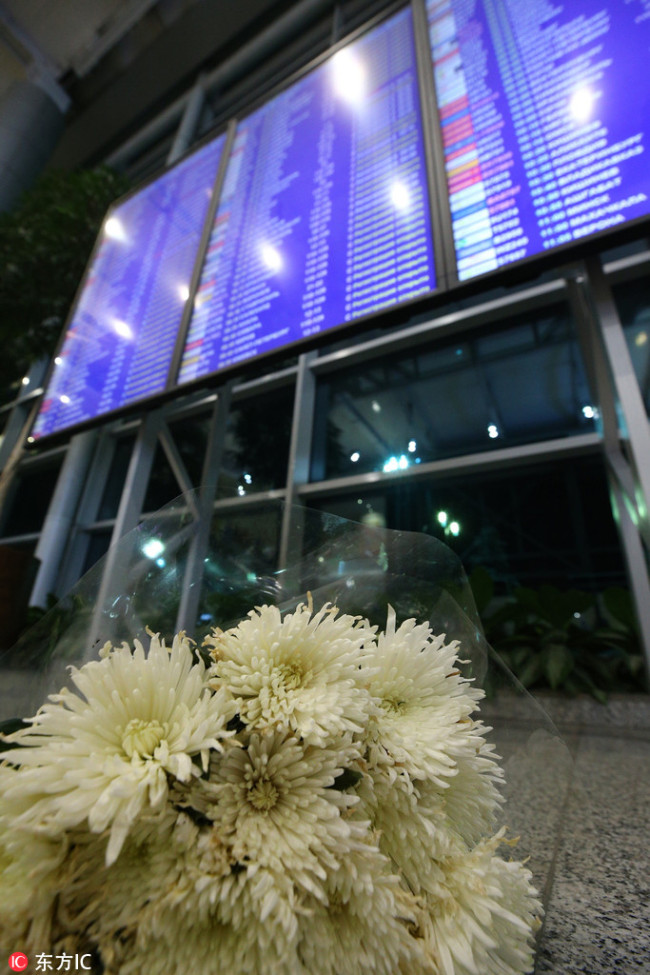 Flowers in memory of the victims of a Saratov Airlines Antonov An-148 plane crash, by a flight information board at Domodedovo International Airport. The passenger plane with 71 people on board bound for the Ural city of Orsk crashed minutes after taking off from Domodedovo International Airport on February 11, 2018. [Photo: IC]