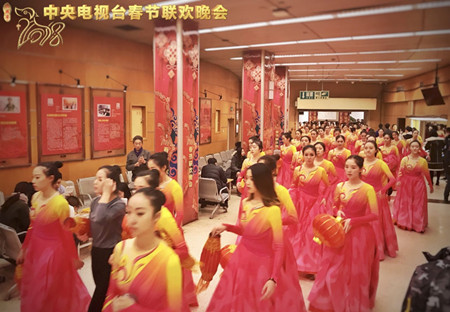 Dancers are preparing for the sixth rehearsal of the 2018 CCTV Spring Festival Gala on Feb. 13, 2018. [Photo: IC]