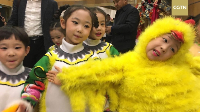 Little performers waiting backstage on Feb 15, 2018. [Photo: CGTN]