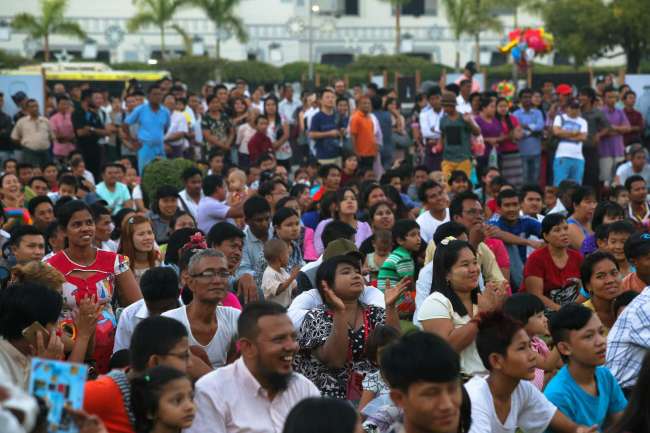 Spectators are watching award-winning micro movies at the Myanmar Youth Micro Film Contest Public Show held in the Maha Bandoola Park in central Yangon on Feb. 24, 2018. [Photo: China Plus/Tu Yun]