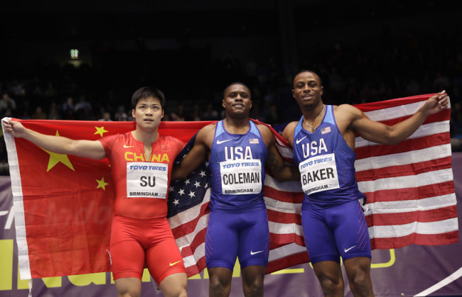 Gold medalist United States' Christian Coleman, center, poses with silver medalist China's Su Bingtian, left, and bronze medalist United States' Ronnie Baker after the men's 60 meters race at the World Athletics Indoor Championships in Birmingham, Britain, Saturday, March 3, 2018. [Photo AP/Matt Dunham]