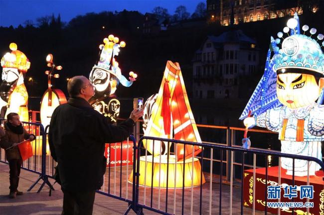Visitors view an exhibition of giant luminous Chinese lanterns in Dinant, Belgium, on Friday, March 9, 2018. [Photo: Xinhua]