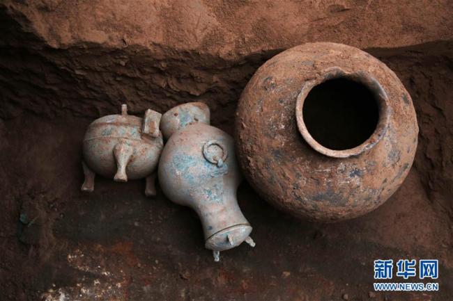 The bronze kettle unearthed from a Qin Dynasty tomb. [Photo: Xinhua]