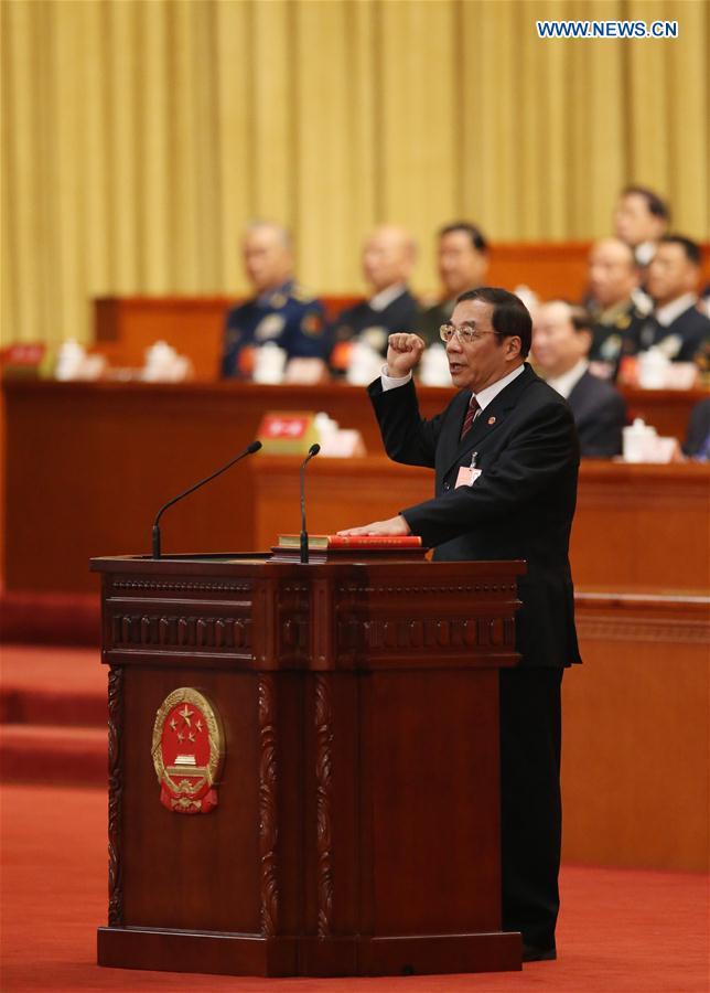 Yang Xiaodu takes an oath of allegiance to the Constitution in the Great Hall of the People in Beijing, capital of China, March 18, 2018. Yang Xiaodu was elected director of the national supervisory commission Sunday morning at the ongoing first session of the 13th National People's Congress. [Photo: Xinhua/Yao Dawei]