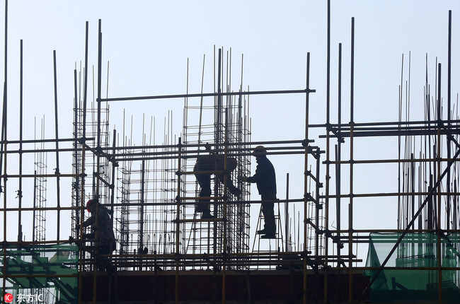 Construction workers build a residential house in Huai’an city, Jiangsu Province, March 15, 2018. [Photo: IC]